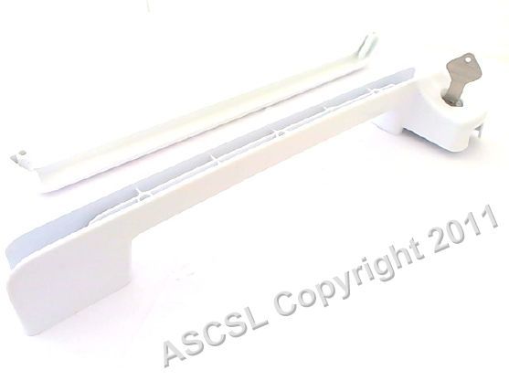 Locking Door Handle - Vestfrost HF506/G Freezer