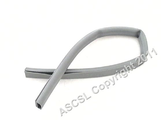 Door Seal Strip - Comenda LF324-BT Dishwasher LF322L-BT - 595mm Length -Mounting Pos. Upper